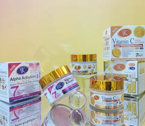 Crème <span class=keywords><strong>Visage</strong></span> à l'Arbutine VSC Best Seller 50ml Super Blanchissante Hydratante Anti-Âge Guérit la Peau Sèche Arrête les Cicatrices Acné Utilisation Nocturne Tout Usage - Product Image 6