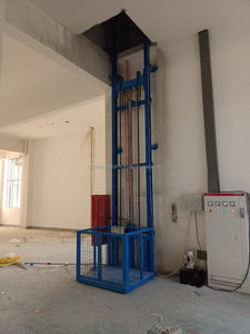 Monte-charge sur rail avec dispositif anti-chute et plateforme de chargement épaisse pour la livraison de marchandises en usine - Product Image 3