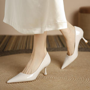 352 1-1 Chaussures à talons hauts pointus françaises pour femmes, nouvelle collection Show <span class=keywords><strong>Tong</strong></span> Qin, talons aiguilles en cuir verni nude à semelle souple - Product Image 4