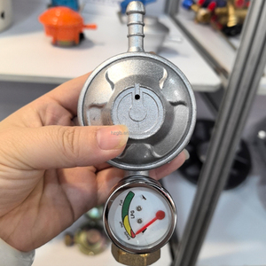 Regulador de <span class=keywords><strong>gas</strong></span> de baja presión LPG con medidor de calibre para el mercado africano - Product Image 1