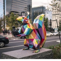 Statue d'extérieur moderne en fibre de verre YUWEI, motif animal abstrait en forme de diamant, couleur personnalisée, emballage en bois pour décoration publique