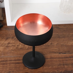 Vente en gros de verres à martini anciens en métal avec logo personnalisé élégant gobelet Manhattan soufflé à la main pour cocktail, <span class=keywords><strong>champagne</strong></span>, bar - Product Image 3