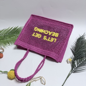 กระเป๋าถือสานปักลาย "LET'S GET BEACHING" สุดฮิต หรูหราสำหรับฤดูร้อนและชายหาด - Product Image 1