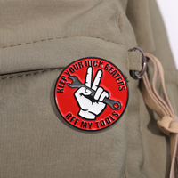 Mantenga sus batidores de pene fuera de mis herramientas Pin de esmalte Broche de gesto divertido Insignia de solapa Regalo de joyería al por mayor
