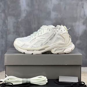 รองเท้าวิ่งดีไซน์เนอร์ระดับท็อป สไตล์เรโทรลำลองสปอร์ต รุ่น 3.0 คุณภาพสูง รองรับแรงกระแทกดีเยี่ยม วัสดุทอแบบ Fly Woven พื้นรองเท้าด้านนอกทำจากยาง เหมาะสำหรับเล่นกีฬาและเดิน - Product Image 5