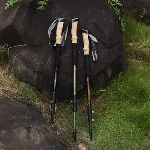 <span class=keywords><strong>Canne</strong></span> télescopique en aluminium avec <span class=keywords><strong>embout</strong></span> en acier, 3 sections réglables, 25-53 pouces, légère et durable, bâton de randonnée avec poignée droite, capacité de charge de 150 lb - Product Image 2