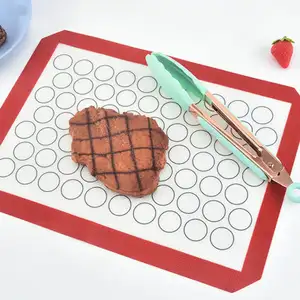 Le tapis de cuisson en silicone pour four de cuisine standard est doux et facile à manipuler rond antiadhésif pour le roulement de biscuits au pain pâtissier