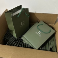 Sac en papier cadeau de luxe avec logo personnalisé, rose, petit, pour parfum, rouge à lèvres, logo en feuille d'or, emballage de bijoux, sac en papier avec poignée en ruban