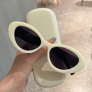 Gafas de Sol Cat-eye para Mujer E4-6336, Lentes de PC con Protección UV400, Montura Ovalada, Modernas, para Uso en Exteriores - Product Image 1