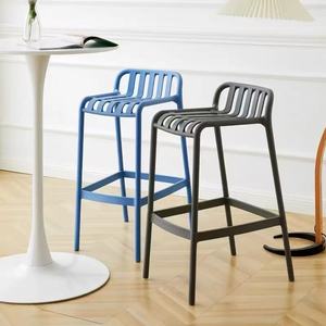 Tabouret <span class=keywords><strong>de</strong></span> <span class=keywords><strong>bar</strong></span> et <span class=keywords><strong>chaise</strong></span> <span class=keywords><strong>de</strong></span> salle à manger légers, écologiques, avec dossier et structure en plastique, style moderne et minimaliste <span class=keywords><strong>de</strong></span> luxe léger - Product Image 2