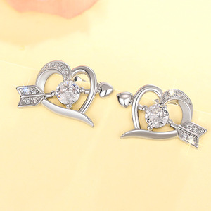 Orecchini a perno a forma di cuore da donna, gioielli per l'orecchio alla moda e carini per tutti i giorni - Product Image 5