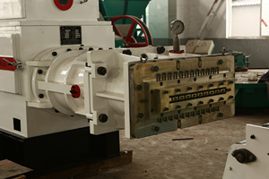 Machines de moulage de briques d'argile, Vis pour machine à briquettes, Extrudeuse de briques d'argile rouge, Machine à fabriquer des briques d'argile rouge, Extrudeuse - Product Image 5