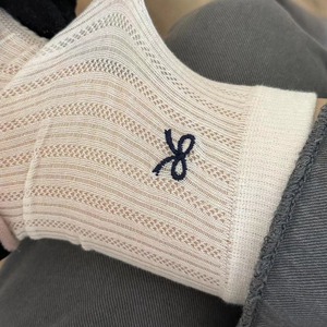 Chaussettes fines respirantes mi-mollet style coréen avec revers/logo intégré, couleur unie, printemps-été - Product Image 4