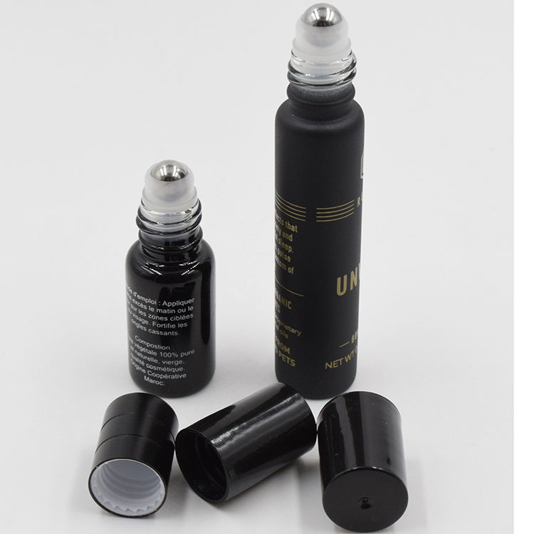 Bottiglia a rullo nera + rullo in metallo argento + tappo a vite nero