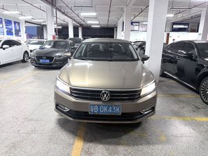 Voiture d'occasion bien entretenue 2016, 330TSI Turbo DSG Berline 180CV 300Nm, empattement 2803mm, intérieur cuir foncé - Product Image 1