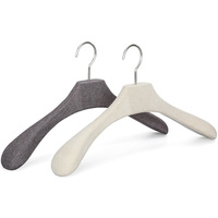 Cintres modernes et durables en bois et métal, recouverts de lin, personnalisables, multifonctionnels pour manteaux et vestes, pour le rangement des vêtements dans la garde-robe