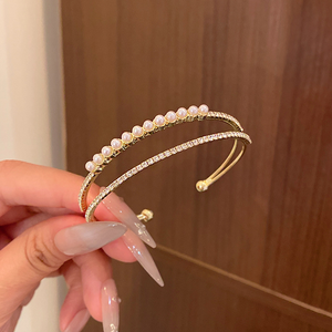สร้อยข้อมือประดับมุกสำหรับผู้หญิง ให้ความรู้สึกหรูหราเบาๆ และมีเสน่ห์อย่างมีระดับ สร้อยข้อมือหินตาแมว เครื่องประดับสไตล์ใหม่ - Product Image 6