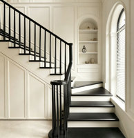 Pièces d'escalier en bois massif de style minimaliste moderne |   Colonnes et marches d'escalier pour villas, hôtels et hôpitaux |   Écologique et durable