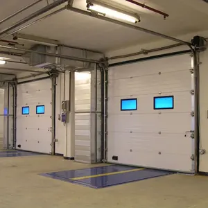Porte industrielle sectionnelle aérienne coulissante à levage vertical automatique pour garage et entrepôt avec panneau isolé