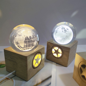 El único diseño de <span class=keywords><strong>estrella</strong></span> de cinco puntas hecho de madera maciza natural, combinado con una bola de cristal, hará que toda tu noche brille. - Product Image 1
