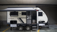 Caravane de camping Conquer Falcon avec capacité de charge de 1950 kg et capacité de couchage pour 2 personnes, idéale pour les voyages en famille