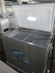 Pièces de congélateur coffre 300L à porte simple avec grandes <span class=keywords><strong>roulettes</strong></span> en résine, prix de gros - Product Image 4