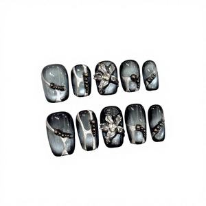 Design # 2892 # 2894 Ongles en gel carrés personnalisés 3D avec fleurs argentées, style Y2K, effet œil de chat noir, strass scintillants, luxe pour les doigts - Product Image 2