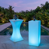 Table de bar haute pliable en plastique avec éclairage LED 16 couleurs, étanche, pour l'extérieur, idéale pour la maison, les bars, les clubs et les événements - Vente en gros