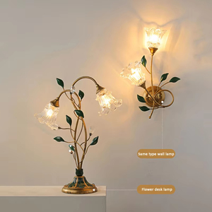 Lámpara de Mesa de Estilo Jardín Francés con Base Metálica Trenzada, Doble Cabezal y Pantalla Transparente para Crear Atmósfera en la Mesita de Noche del <span class=keywords><strong>Apartamento</strong></span> - Product Image 1