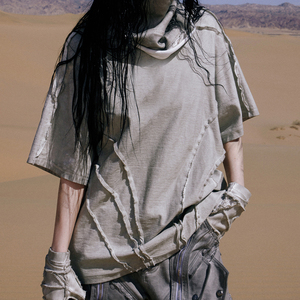 เสื้อยืดสตรีทแวร์ทรงหลวมสไตล์ฤดูร้อน แขนสั้น ตะเข็บโชว์ ดีไซน์แบบดิสเทรส สไตล์ทะเลทราย เป็นมิตรกับสิ่งแวดล้อม งานปะติดปะต่อ ผลิตตามแบบ OEM - Product Image 1