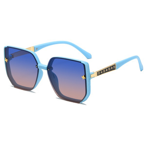 แว่นกันแดดผู้หญิงสีดำ น้ำเงิน ขาว รุ่นใหม่ UV400 สำหรับการเดินทาง ท่องเที่ยว ดีไซน์ทันสมัย นำเข้าจากต่างประเทศ - Product Image 2