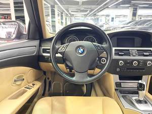 BMW 520Li 2010 2.0L 6AT 5 places – Berline de luxe allemande d'occasion haut de gamme, véhicule spacieux pour cadres, destiné aux acheteurs internationaux - Product Image 6