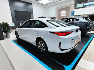 중국 장안 자동차 2024 장안 Qiyuan A05 하이브리드 전기 자동차 1.5L 장안 고속 충전 소형 전기 세단