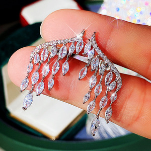 Anello Regolabile con Cristallo a Forma di Ala d'Angelo per Donne, Elegante Accessorio di Moda - Product Image 3