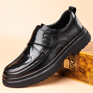 รองเท้าโลฟเฟอร์หนังลำลองสำหรับผู้ชาย ทรงหัวมน พื้นนุ่ม สีดำ สีน้ำตาล สไตล์วัยรุ่น รุ่น 8088 - Product Image 1