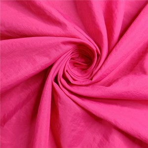 Tela de Tafetán de Nailon Crepé 260T <span class=keywords><strong>Impermeable</strong></span> 100% <span class=keywords><strong>Poliamida</strong></span> para Impermeables, Bolsos y Ropa, Suministro de Fábrica - Product Image 3