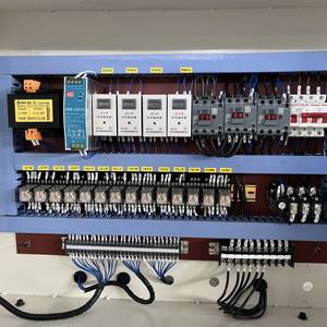 Presse <span class=keywords><strong>hydraulique</strong></span> à quatre colonnes 200T Machine d'étirage de tôle PLC Presse <span class=keywords><strong>hydraulique</strong></span> entièrement automatique - Product Image 5