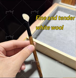 Pinceau de maquillage en cheveux naturels à manche en bois de santal avec logo personnalisé pour le visage Pinceau de mélange anti-cernes dense à angle sans trace - Product Image 5