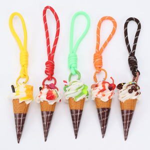 Llavero/colgante para bolso con forma de cono de helado en miniatura, un cono de helado lindo y realista con temática de comida. - Product Image 5
