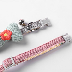 Lindo Collar de Gato con Lazo, Tamaño Mediano, Poliéster, Diseño Sólido, Ecológico, Duradero, Ajustable, Precio Económico - Product Image 3