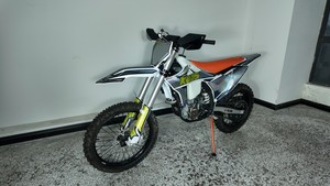 <span class=keywords><strong>Loncin</strong></span> <span class=keywords><strong>250cc</strong></span> EFI usine OEM tout-terrain <span class=keywords><strong>Dirt</strong></span> <span class=keywords><strong>Bike</strong></span> CNC Suspension refroidi à l'eau 4 soupapes moto sans balais démarrage électrique <span class=keywords><strong>250cc</strong></span> - Product Image 2