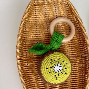 Nouveau design 2026, jouet en bois doux pour bébé, fait main au crochet, fruits, citron, orange, pastèque, <span class=keywords><strong>hochet</strong></span> amigurumi, <span class=keywords><strong>hochet</strong></span> en forme de fruit - Product Image 4