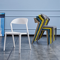 Chaises de salle à manger en plastique en gros, chaises de salle à manger en plastique modernes et uniques, empilables, pour l'intérieur et l'extérieur, pour restaurants