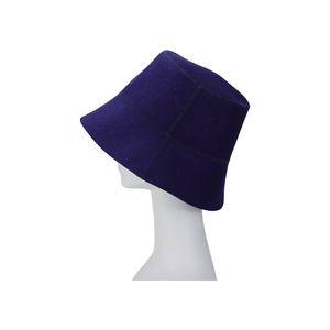 Un gorro de sauna de lana pura color índigo profundo que elimina todo lo que no es el montaje y el vapor. - Product Image 5