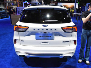 2025 2024 véhicules de luxe à énergie nouvelle Ford Escape longue portée 77KM 5 portes 5 places SUV Automobiles pour adultes fabriqués en Chine - Product Image 6