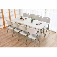 Table de camping pliable moderne et légère avec poignée de transport, en HDPE durable, imperméable et empilable, idéale pour les fêtes en extérieur