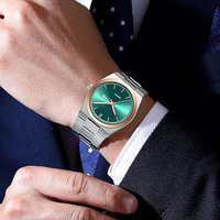 Montre à quartz pour homme en acier inoxydable luxueuse personnalisée, cadran en cristal saphir, résistance à l'eau 5 BAR, qualité exquise