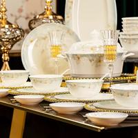 Service de table en porcelaine fine à motifs floraux, vaisselle de luxe en céramique de Jingdezhen pour la maison et les cadeaux