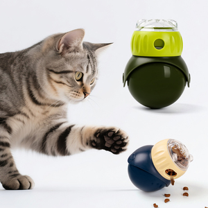Palla Dispensatrice di Cibo per Animali Domestici in Silicone Portatile Non Impermeabile da 0,5 kg, Stile Taglio Arrotondato, Giocattolo Anti-Noia per Gatti e Cani, per Viaggi, Interni ed Esterni - Product Image 1