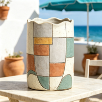 Pot de fleurs en résine peint à la main, motif géométrique coloré, bord ondulé, forme irrégulière, motif abstrait rétro, vase décoratif d'intérieur